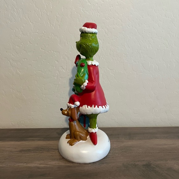 Disney The Grinch Holding Wreath & Max Santa Claus Christmas Statue Resin Decor - Picture 5 of 8